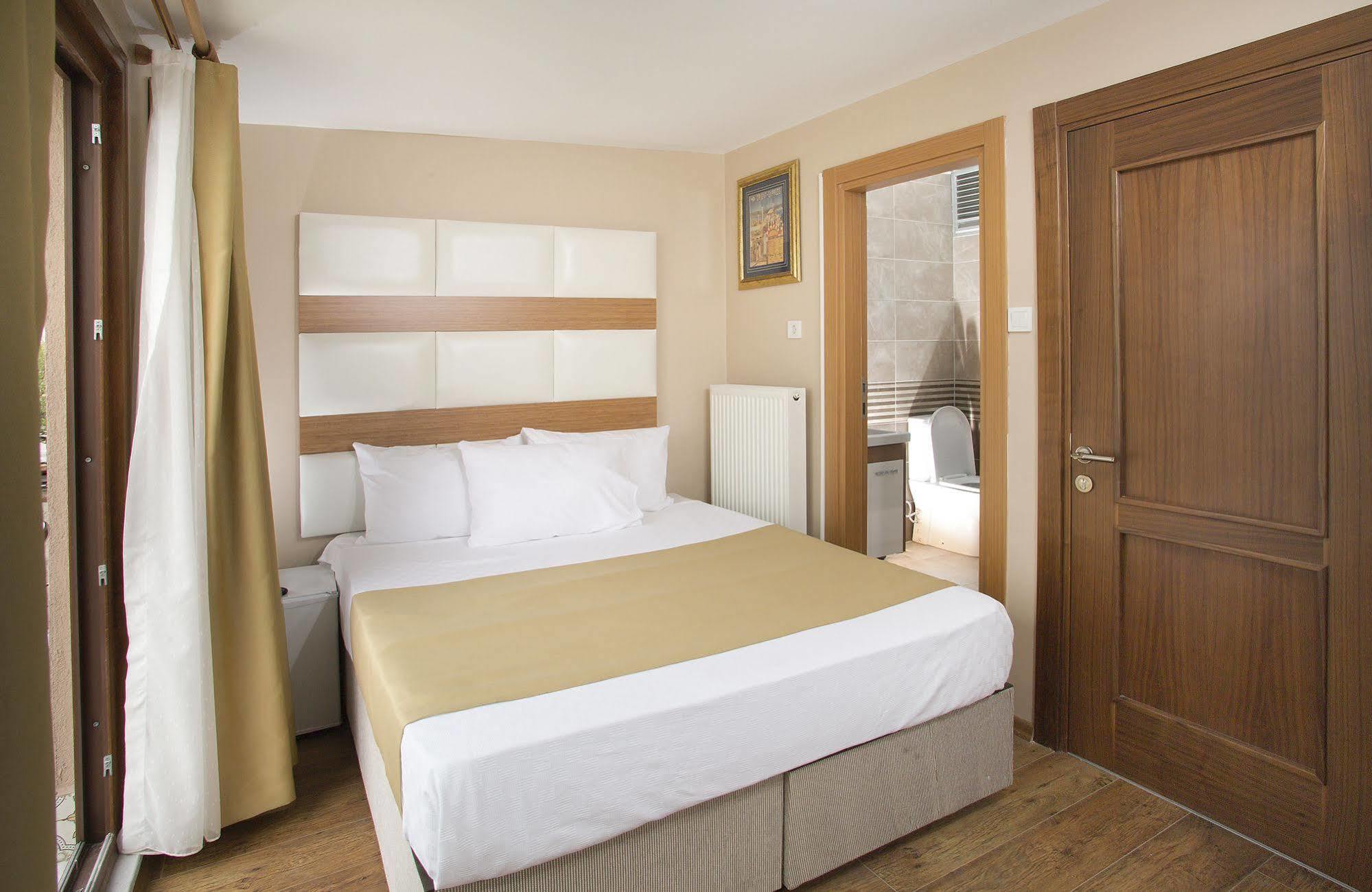 La Pazza Otel